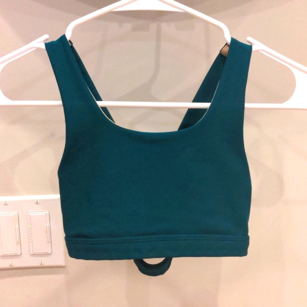 Old Navy Soft Twist Sports Bra